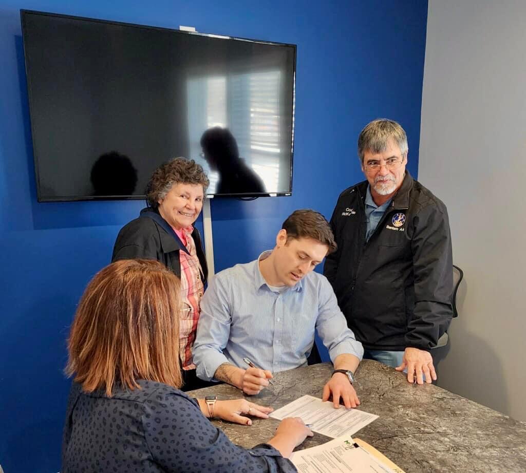 Lowes signing policy documents